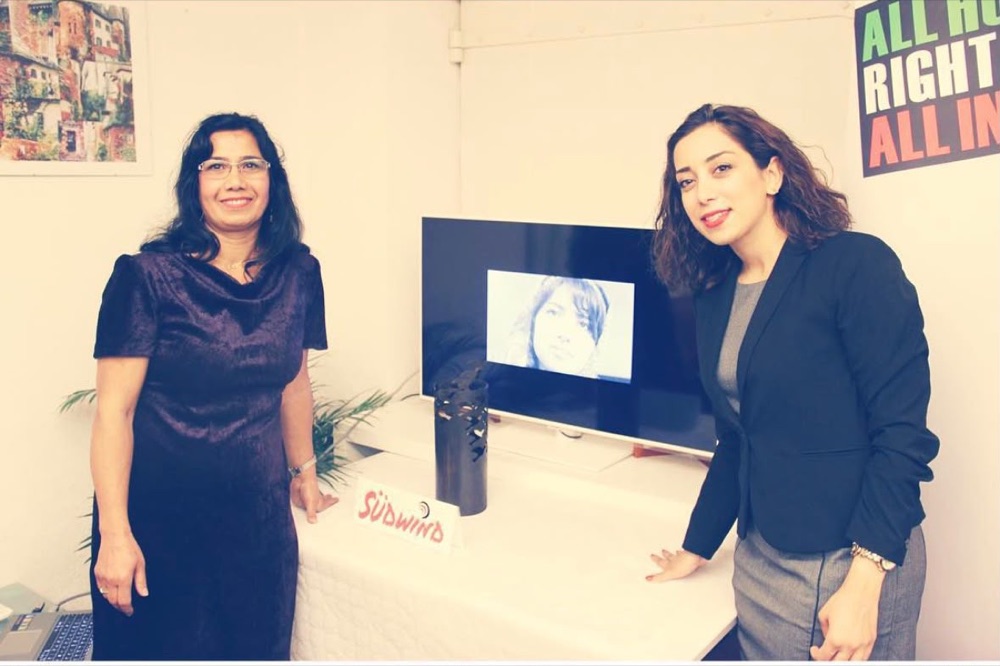 Parastoo Fatemi beside the Raha award trophy and a Südwind sign